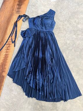 Elegant One-Shoulder Navy Pleated Evening Dress